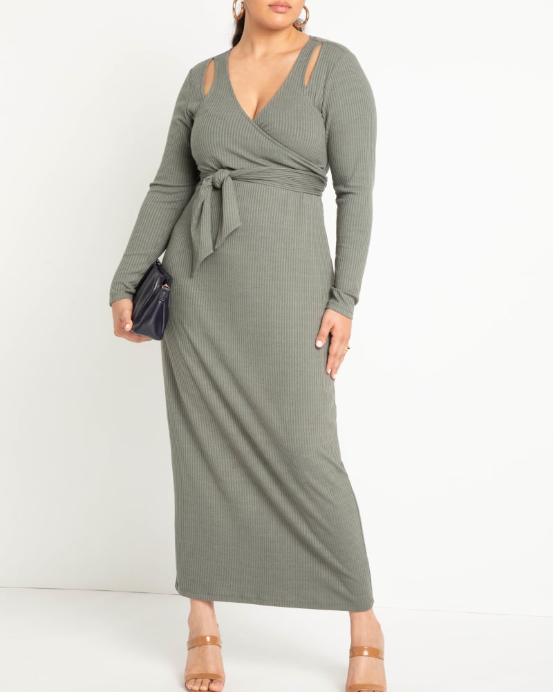 Front of a model wearing a size 14 Layered Detail Rib Maxi in Agave Green by ELOQUII. | dia_product_style_image_id:272789